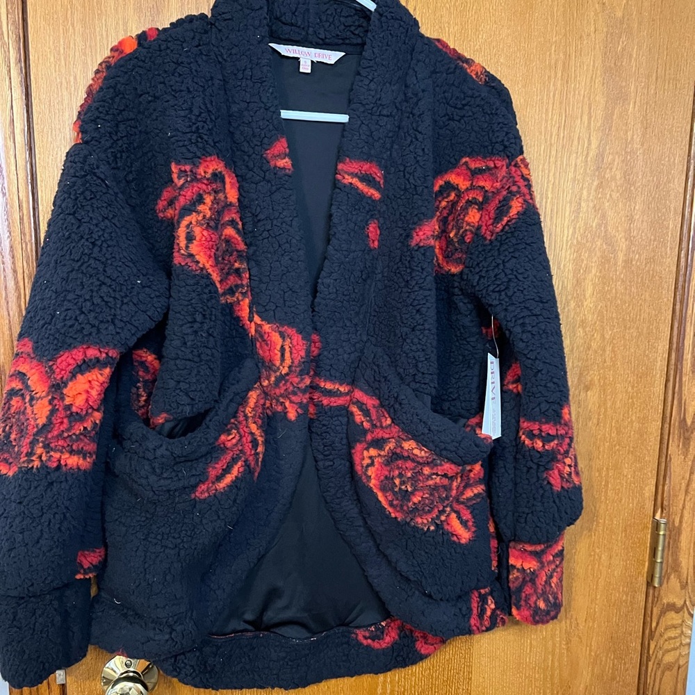 Women’s $69 Willow Drive S Black With Red Floral  Open-Front Sherpa Cardigan NWT